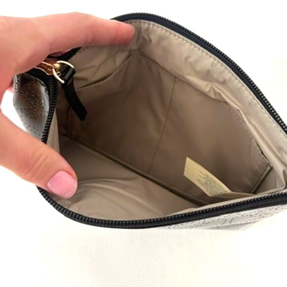 Kate Spade Metro Black Patent Hearts Pouch Clutch Makeup Bag Top Zip - Picture 3 of 7